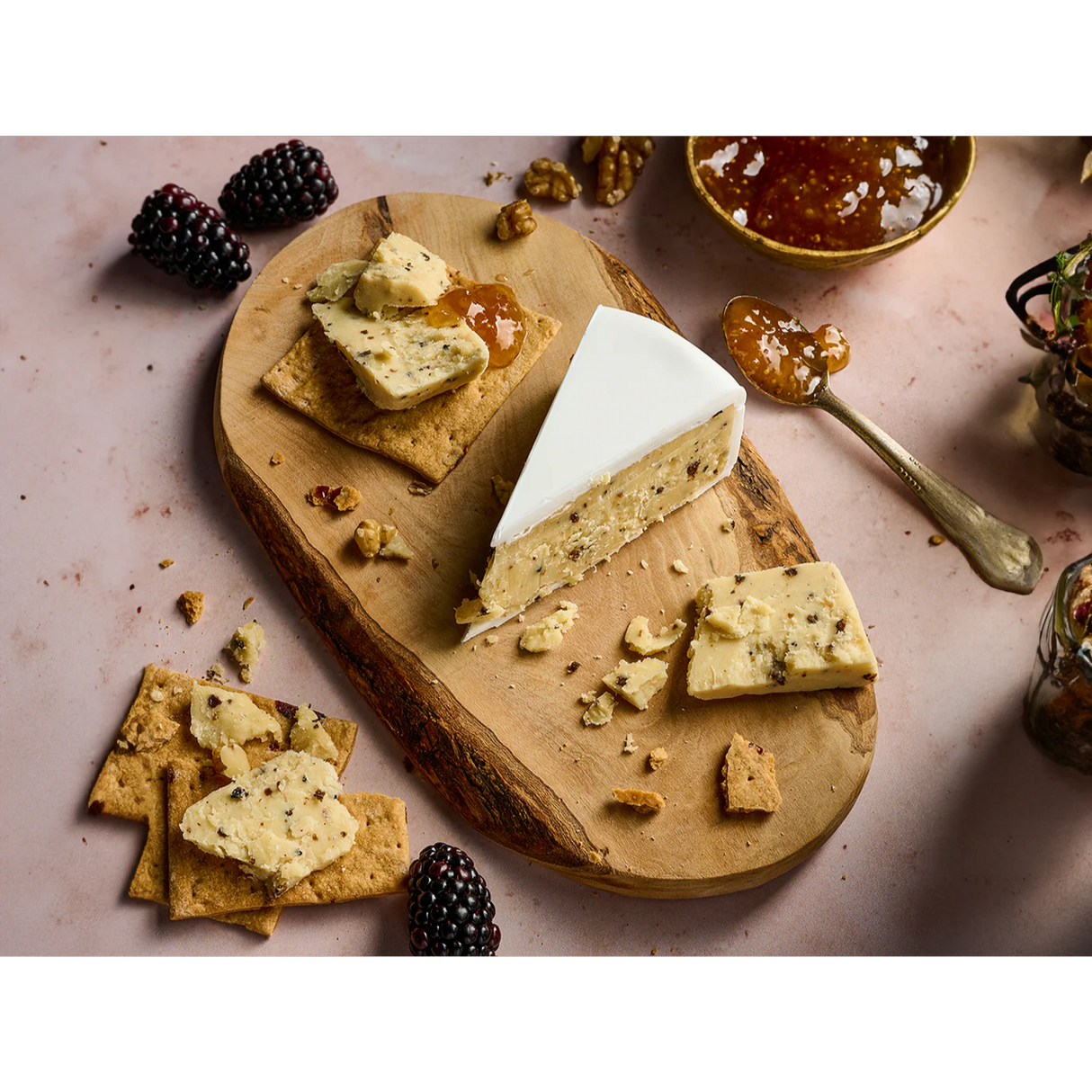 Snowdonia - Truffle Trove (Extra Mature Cheddar with Black Summer Truffle, 150g)